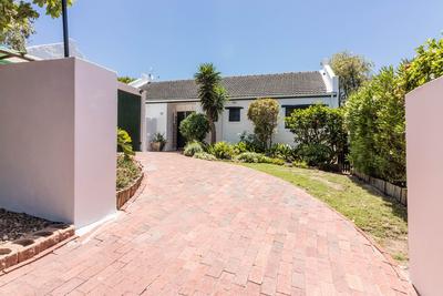 House For Rent in Beach Estate, Hout Bay