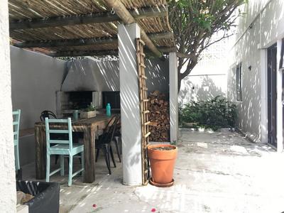 Apartment / Flat For Rent in Vredehoek, Cape Town