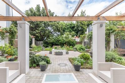 Apartment / Flat For Sale in Kenilworth Upper, Cape Town
