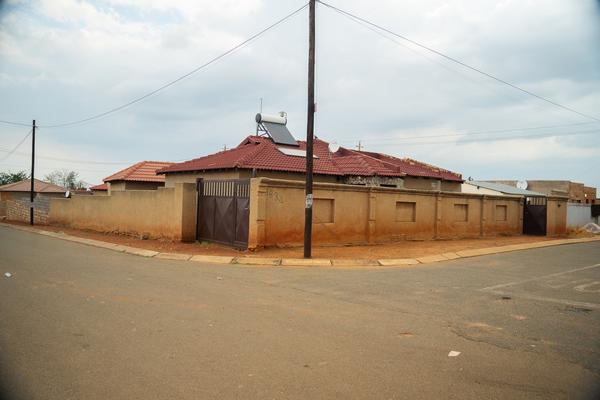 House For Sale in Thulani, Soweto